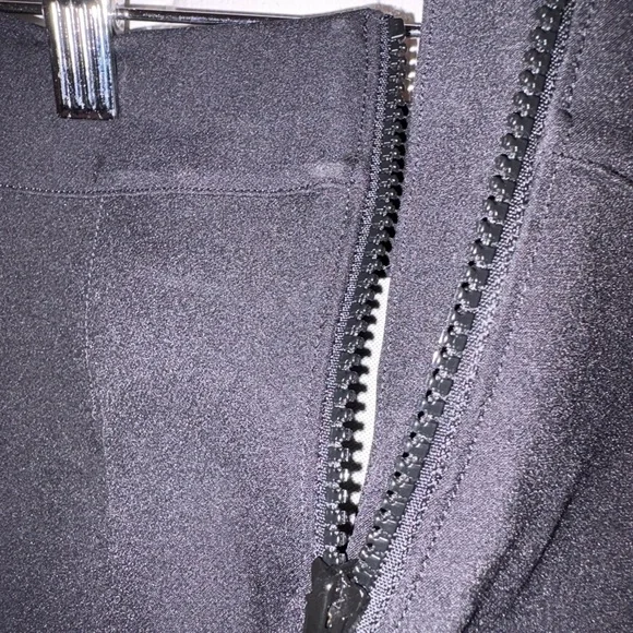 Spanx the back zip women’s black pants. Zip at ankle and back at waist. Size 4 - Picture 5 of 6